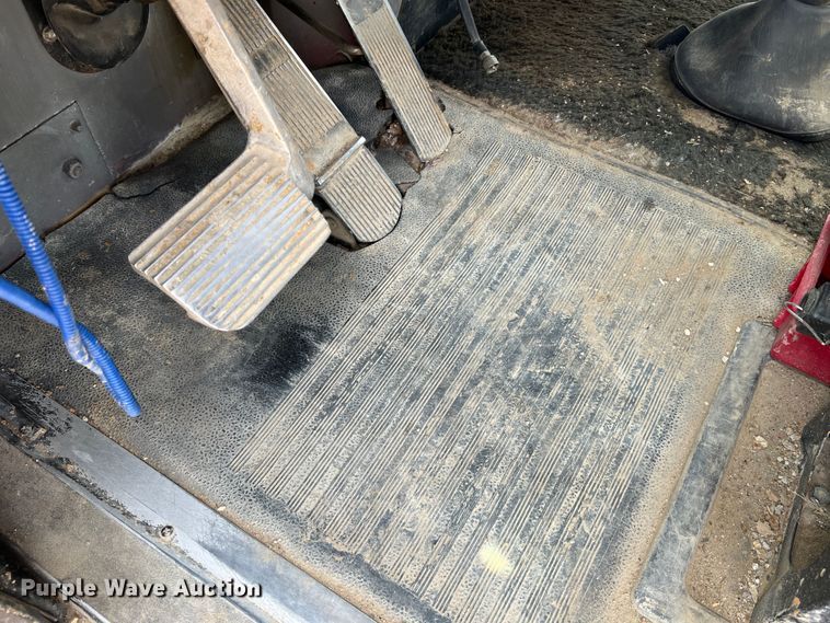 image for item KC9873 1990 International 9400  semi truck