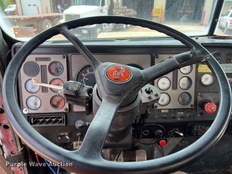 image for item KC9873 1990 International 9400  semi truck