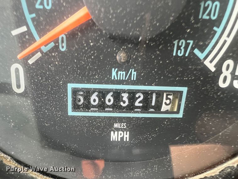 image for item KC9873 1990 International 9400  semi truck