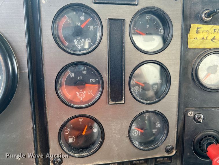 image for item KC9873 1990 International 9400  semi truck