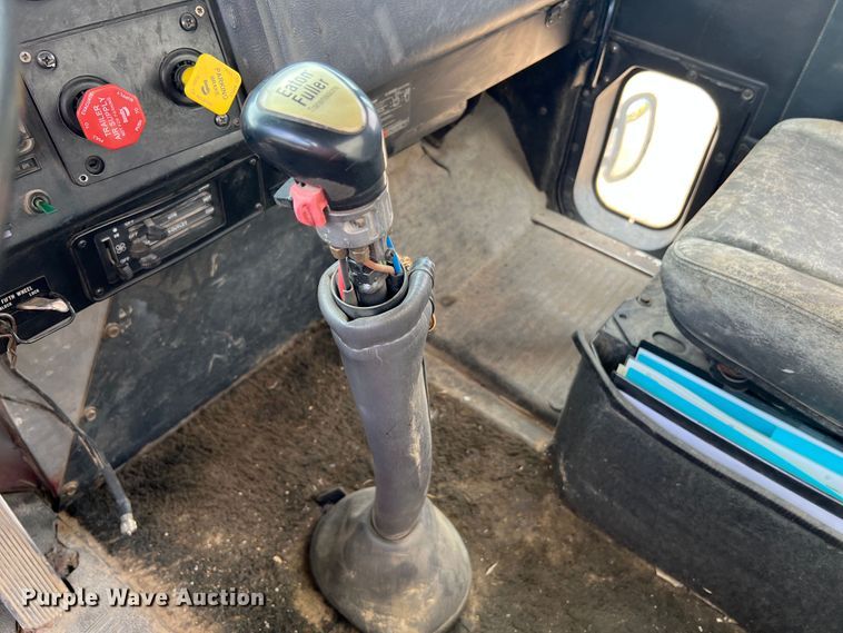 image for item KC9873 1990 International 9400  semi truck