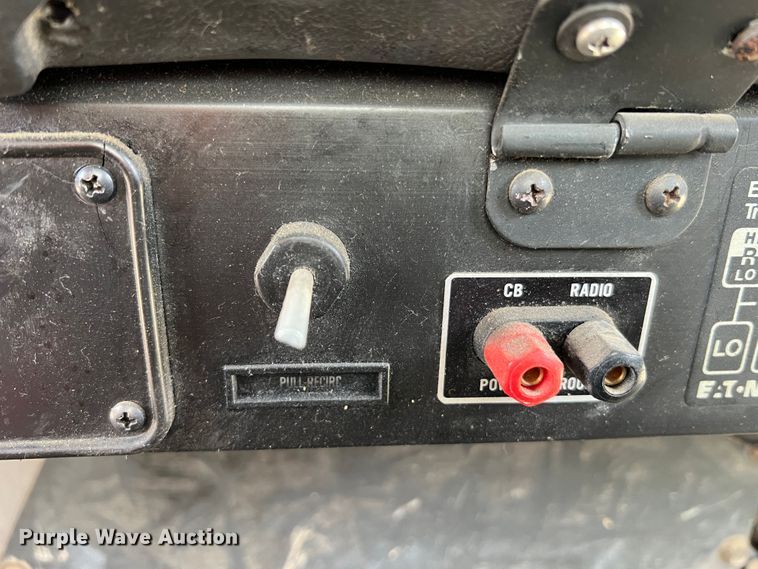 image for item KC9873 1990 International 9400  semi truck