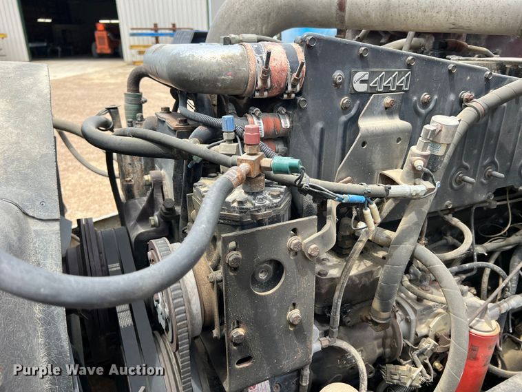 image for item KC9873 1990 International 9400  semi truck