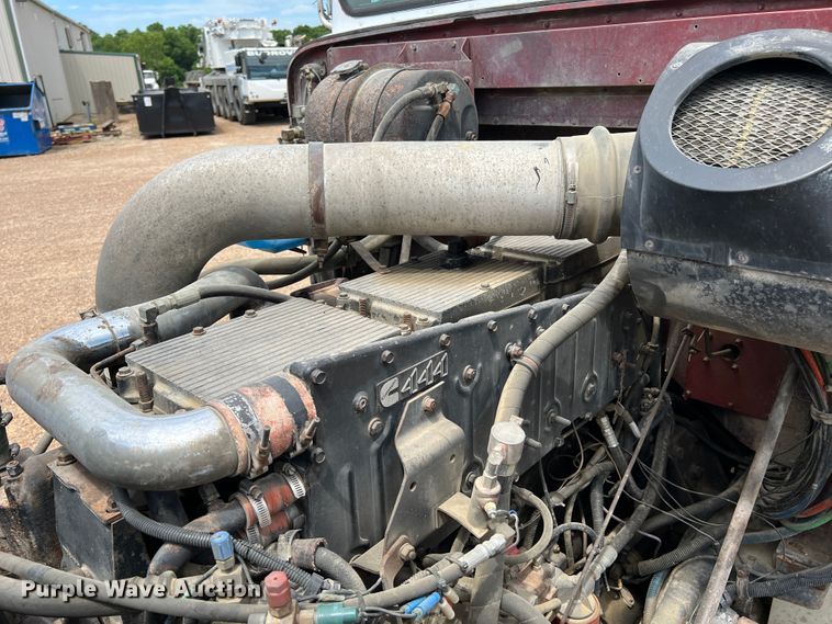 image for item KC9873 1990 International 9400  semi truck