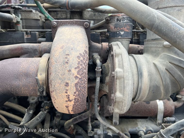 image for item KC9873 1990 International 9400  semi truck