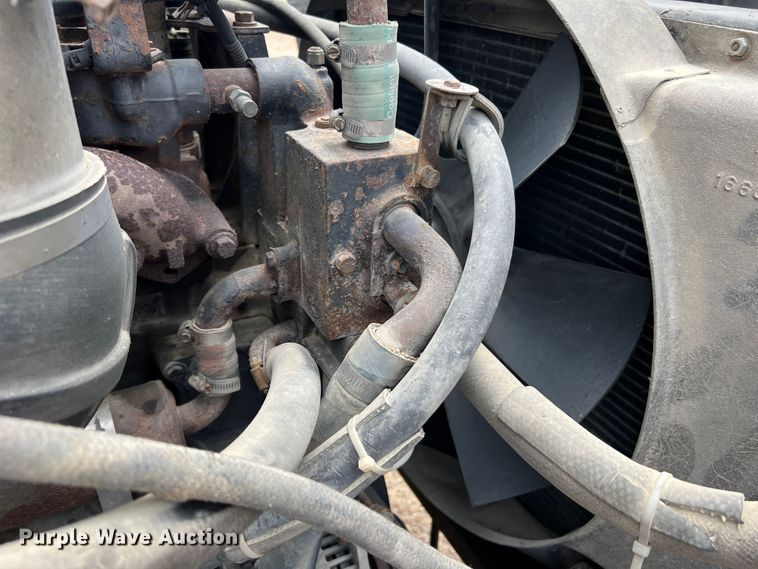 image for item KC9873 1990 International 9400  semi truck