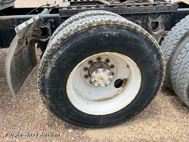 image for item KC9873 1990 International 9400  semi truck