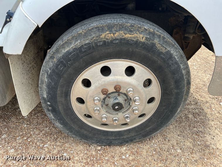 image for item KC9873 1990 International 9400  semi truck