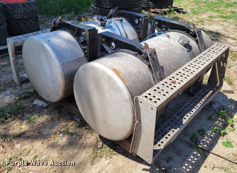 image for item KD9828 (2) 1995 EquiFlo fuel tanks