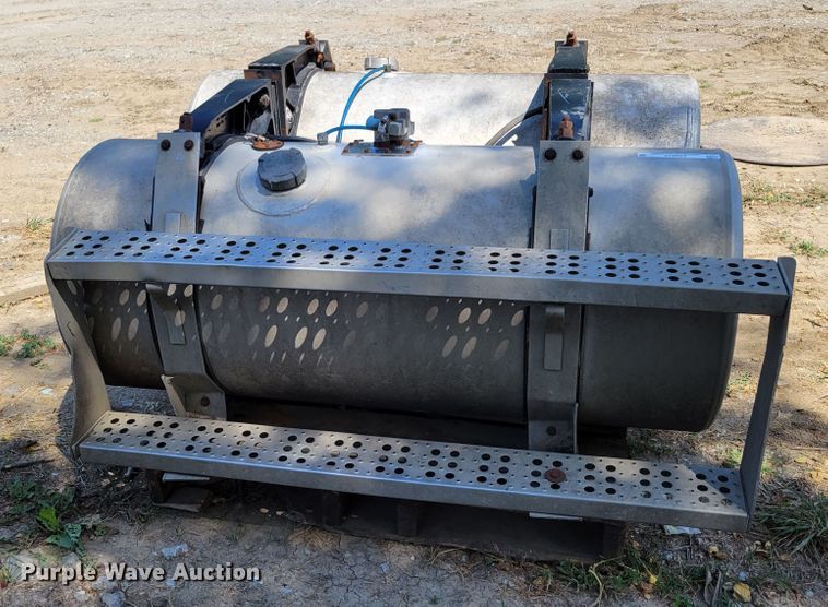 image for item KD9828 (2) 1995 EquiFlo fuel tanks