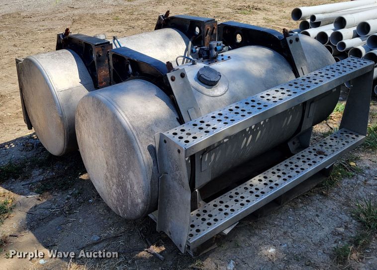 image for item KD9828 (2) 1995 EquiFlo fuel tanks