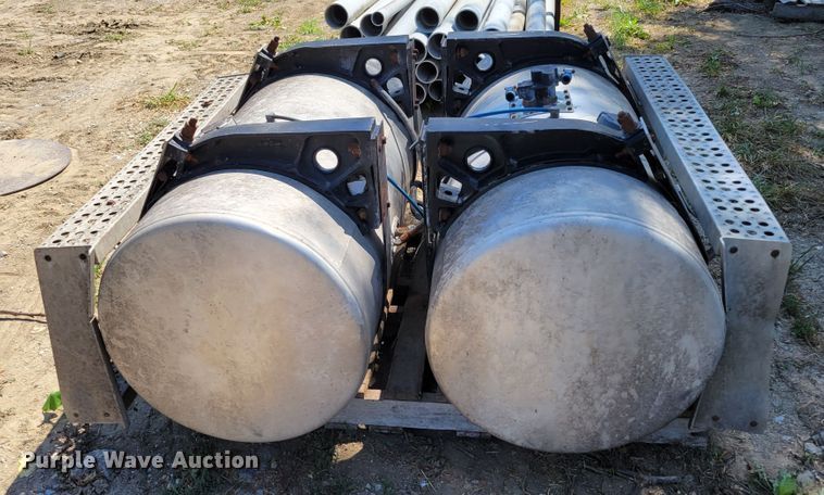 image for item KD9828 (2) 1995 EquiFlo fuel tanks