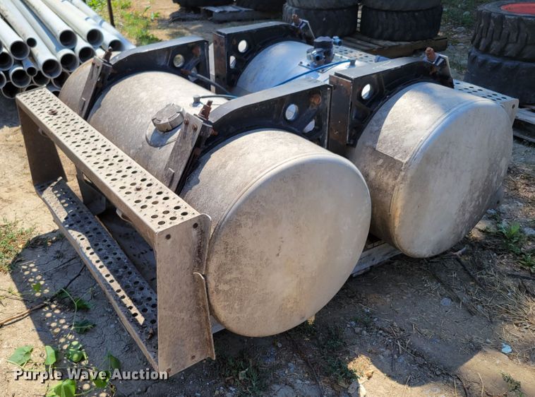 image for item KD9828 (2) 1995 EquiFlo fuel tanks