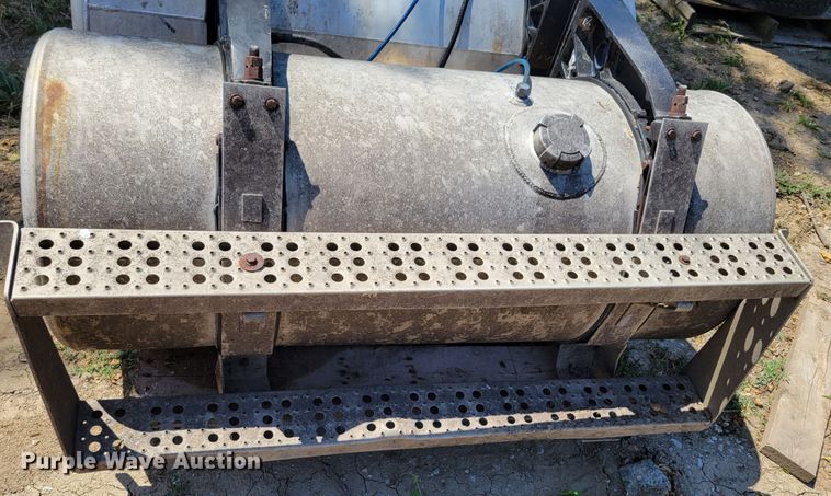 image for item KD9828 (2) 1995 EquiFlo fuel tanks