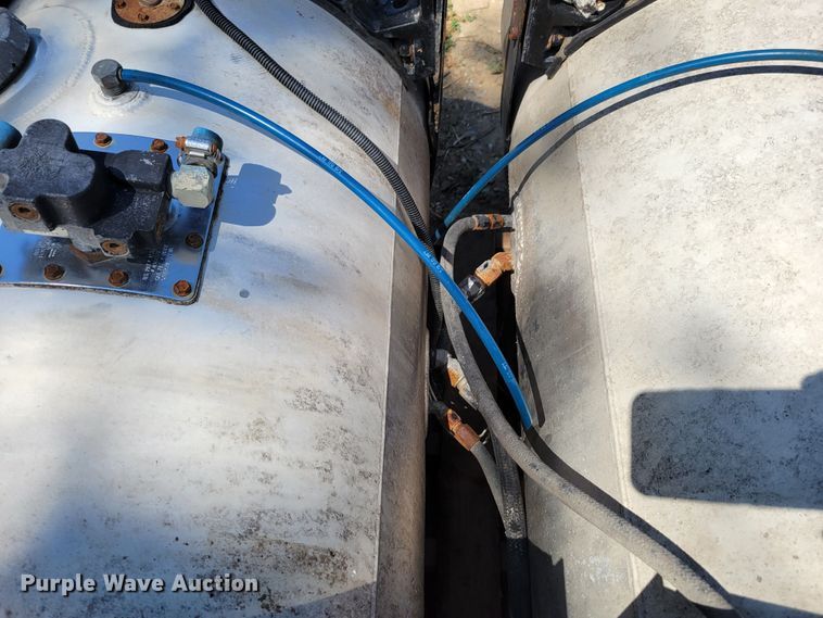 image for item KD9828 (2) 1995 EquiFlo fuel tanks