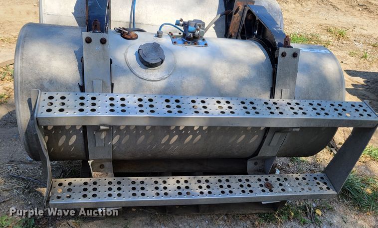 image for item KD9828 (2) 1995 EquiFlo fuel tanks