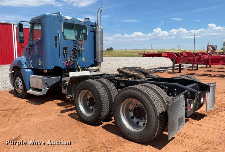 image for item KJ9773 2007 Freightliner Columbia 120  semi truck