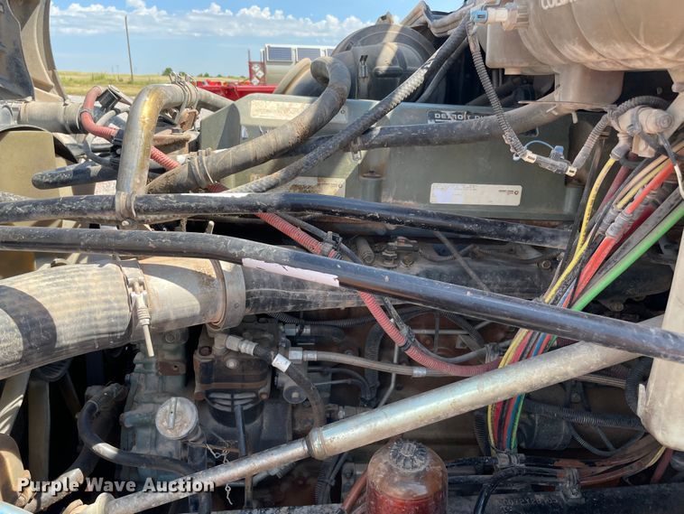 image for item KJ9773 2007 Freightliner Columbia 120  semi truck