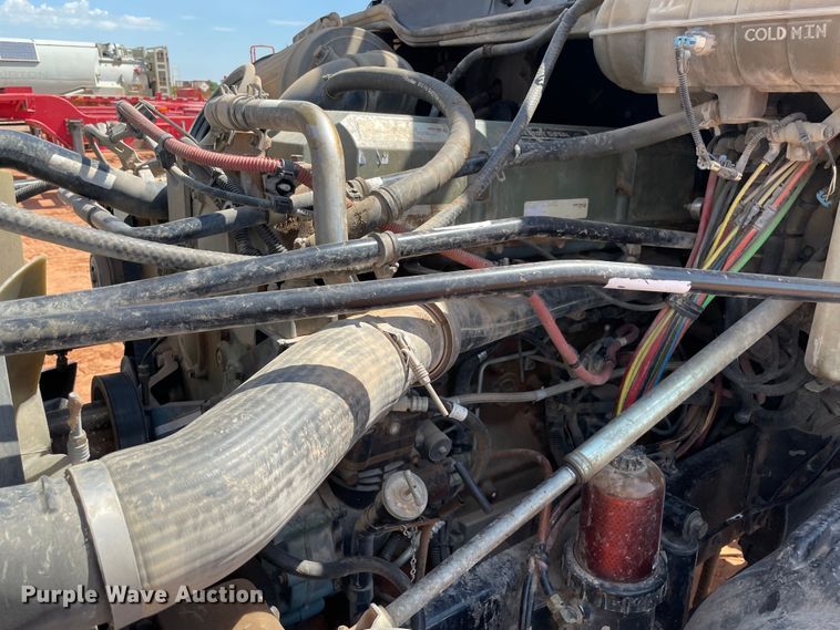 image for item KJ9773 2007 Freightliner Columbia 120  semi truck