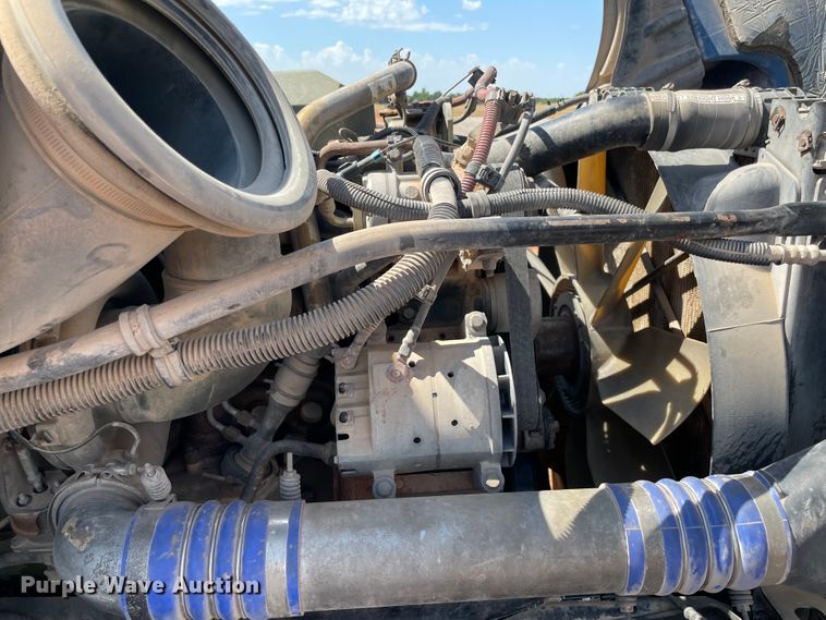 image for item KJ9773 2007 Freightliner Columbia 120  semi truck