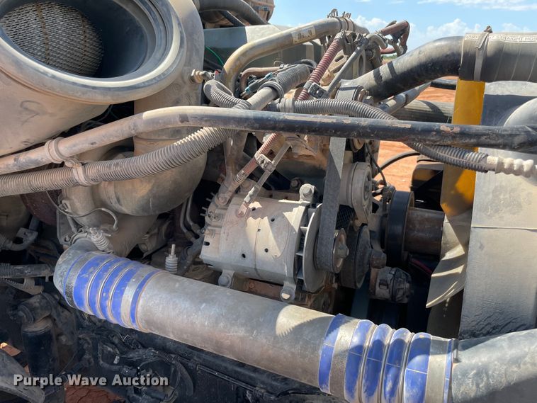 image for item KJ9773 2007 Freightliner Columbia 120  semi truck