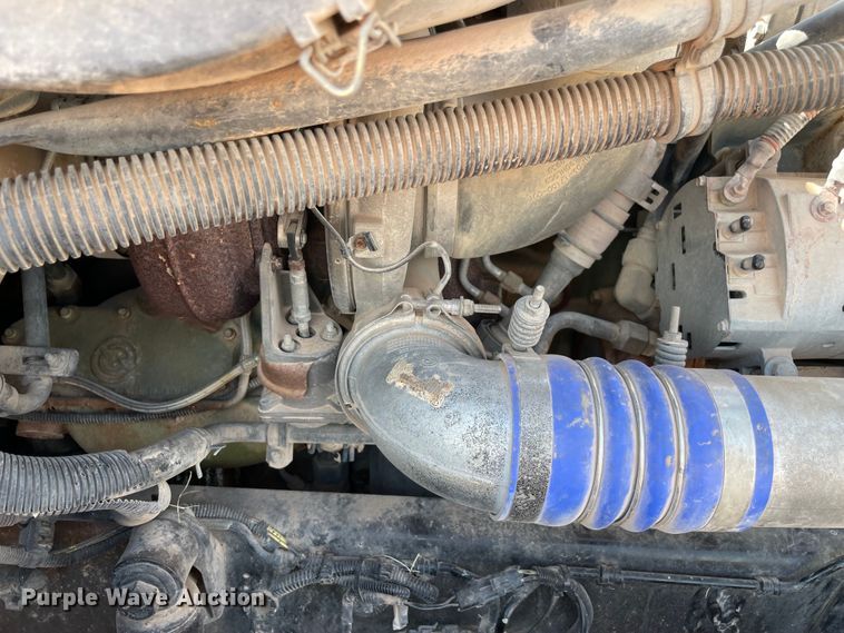 image for item KJ9773 2007 Freightliner Columbia 120  semi truck