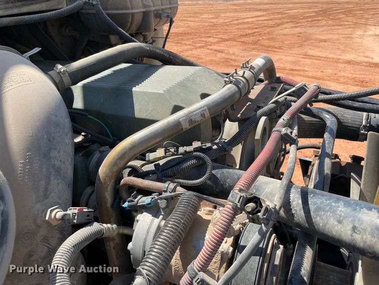 image for item KJ9773 2007 Freightliner Columbia 120  semi truck