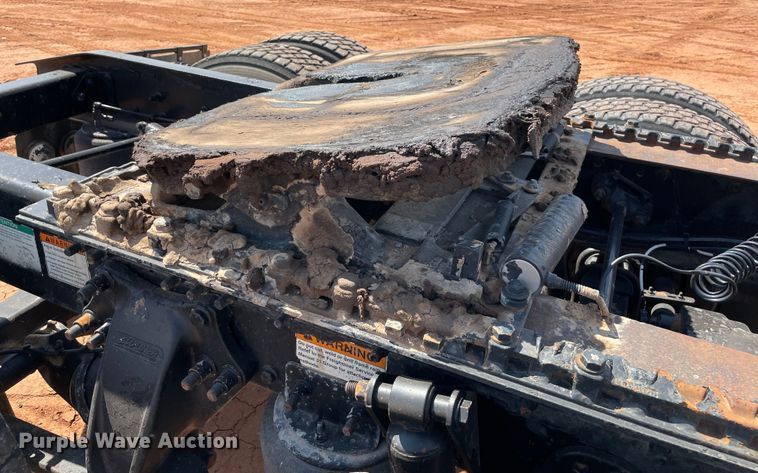 image for item KJ9773 2007 Freightliner Columbia 120  semi truck