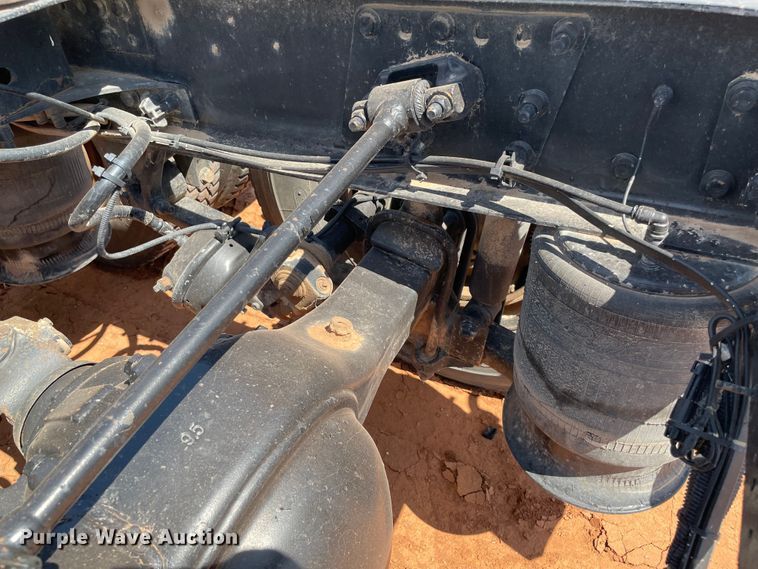 image for item KJ9773 2007 Freightliner Columbia 120  semi truck