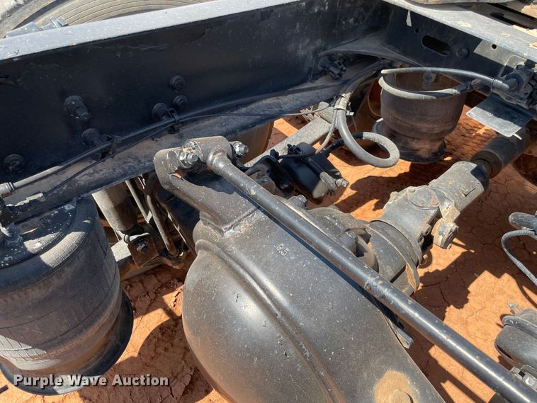 image for item KJ9773 2007 Freightliner Columbia 120  semi truck