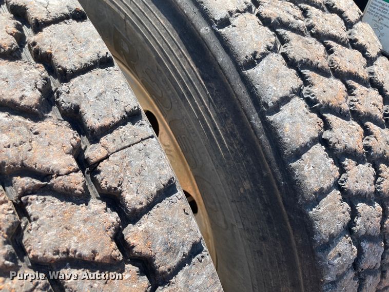 image for item KJ9773 2007 Freightliner Columbia 120  semi truck