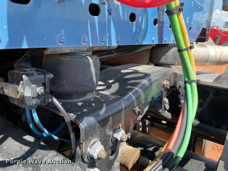 image for item KJ9773 2007 Freightliner Columbia 120  semi truck