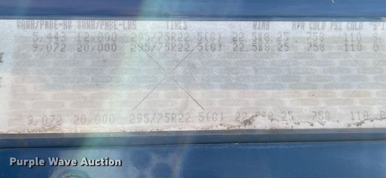 image for item KJ9773 2007 Freightliner Columbia 120  semi truck