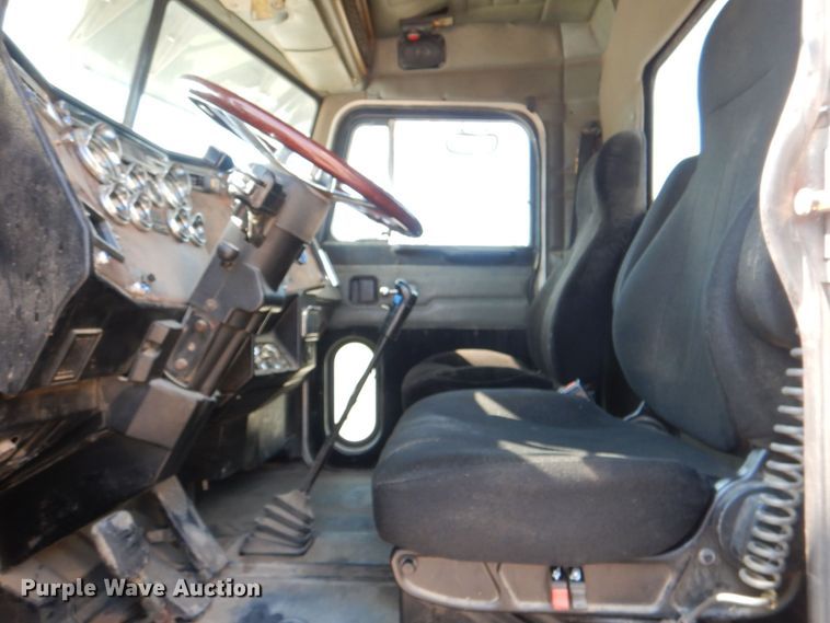 image for item KJ9857 1998 Peterbilt 379  semi truck