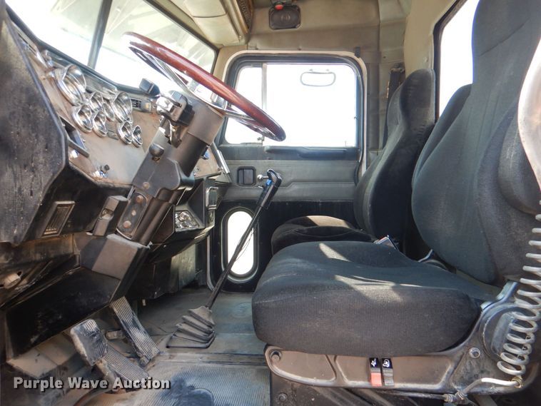 image for item KJ9857 1998 Peterbilt 379  semi truck