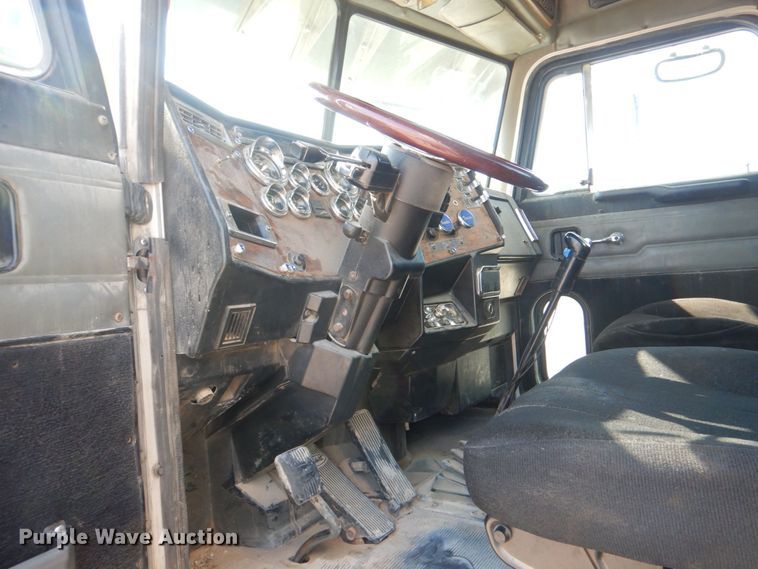 image for item KJ9857 1998 Peterbilt 379  semi truck