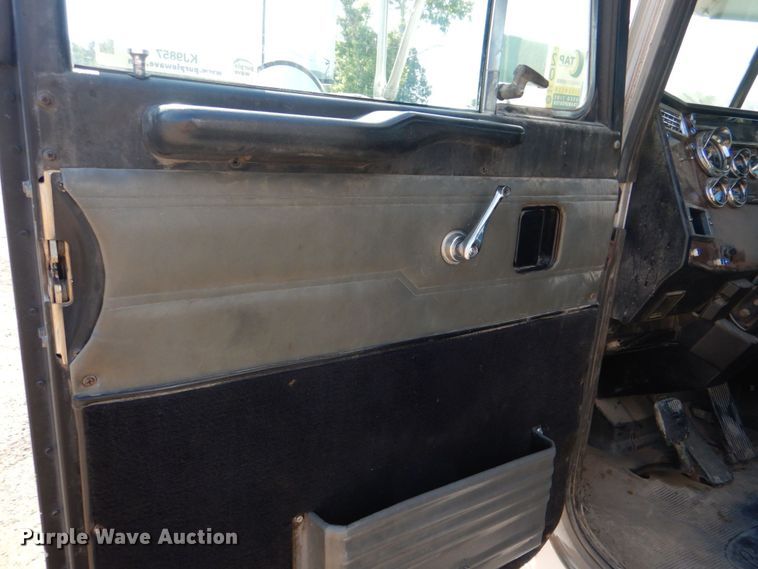 image for item KJ9857 1998 Peterbilt 379  semi truck