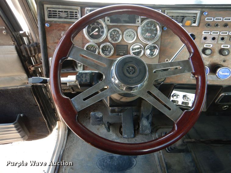 image for item KJ9857 1998 Peterbilt 379  semi truck