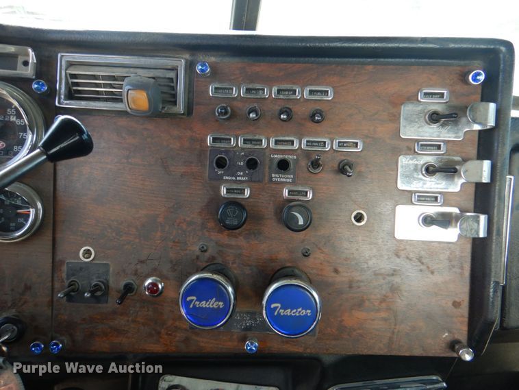 image for item KJ9857 1998 Peterbilt 379  semi truck