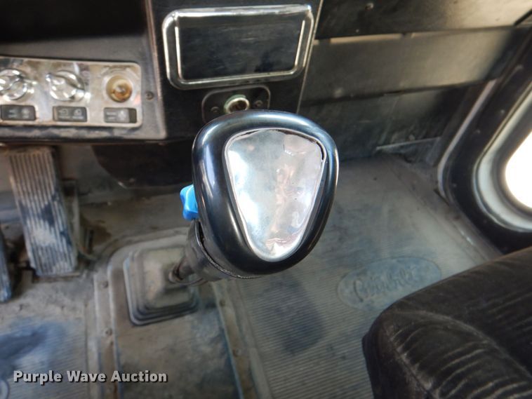 image for item KJ9857 1998 Peterbilt 379  semi truck