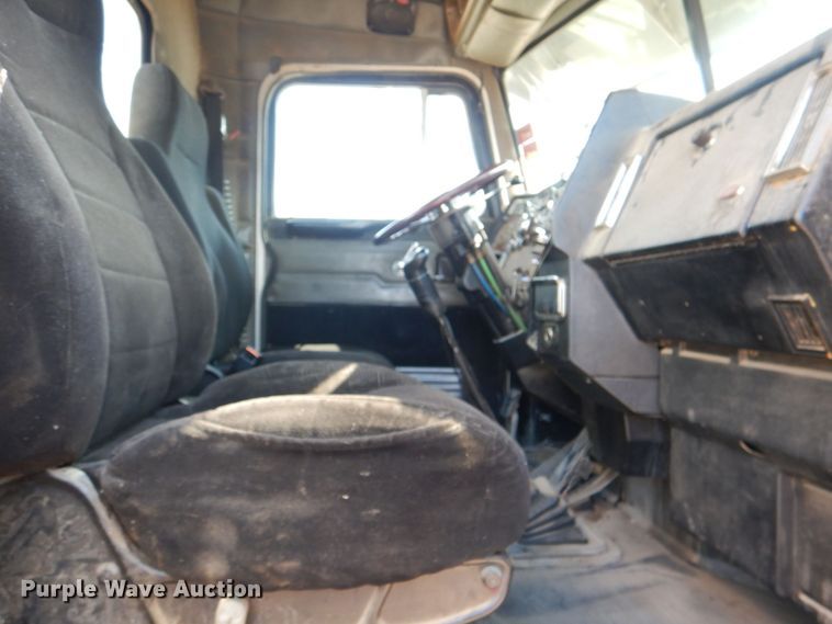 image for item KJ9857 1998 Peterbilt 379  semi truck