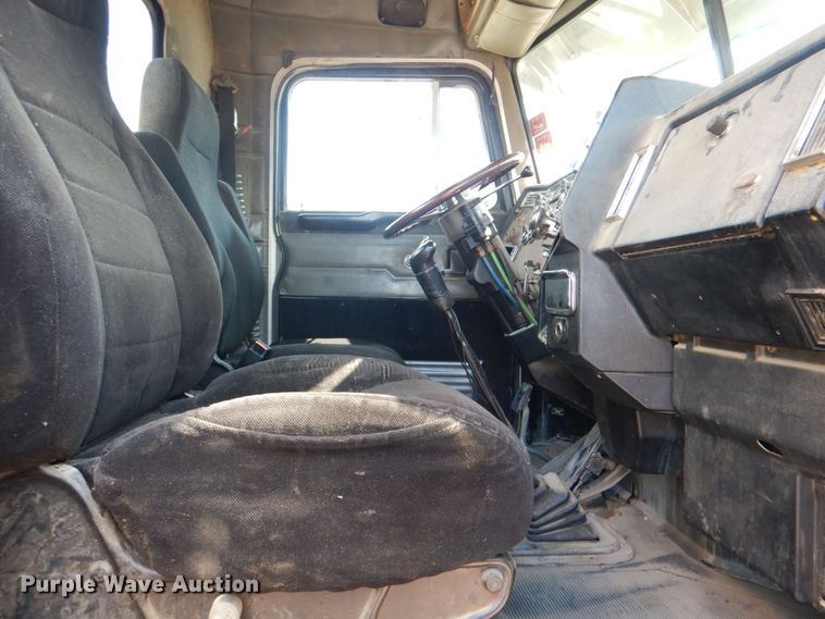 image for item KJ9857 1998 Peterbilt 379  semi truck