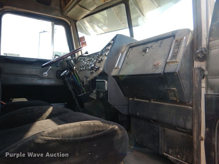 image for item KJ9857 1998 Peterbilt 379  semi truck