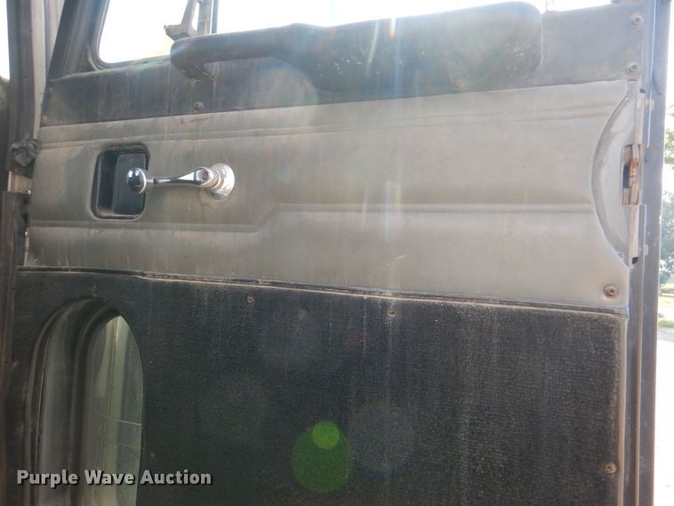 image for item KJ9857 1998 Peterbilt 379  semi truck