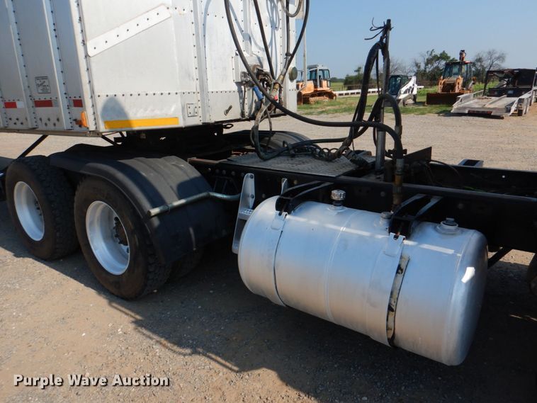 image for item KJ9857 1998 Peterbilt 379  semi truck