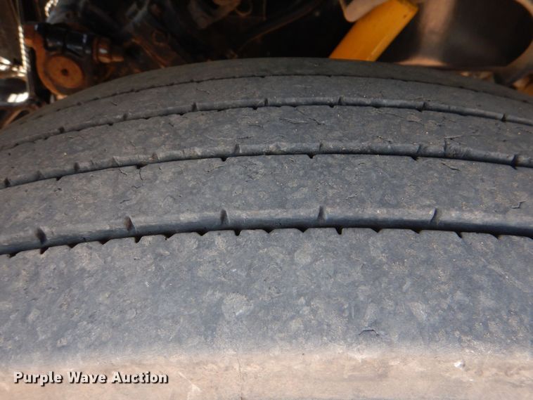 image for item KJ9857 1998 Peterbilt 379  semi truck