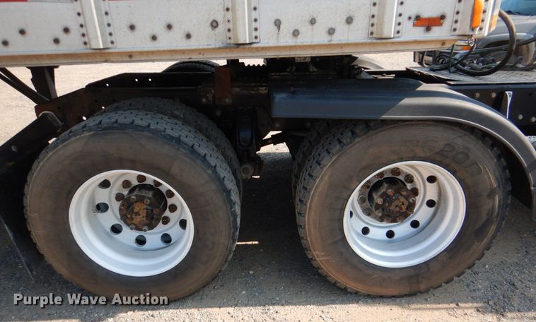 image for item KJ9857 1998 Peterbilt 379  semi truck