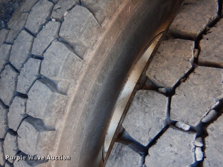 image for item KJ9857 1998 Peterbilt 379  semi truck