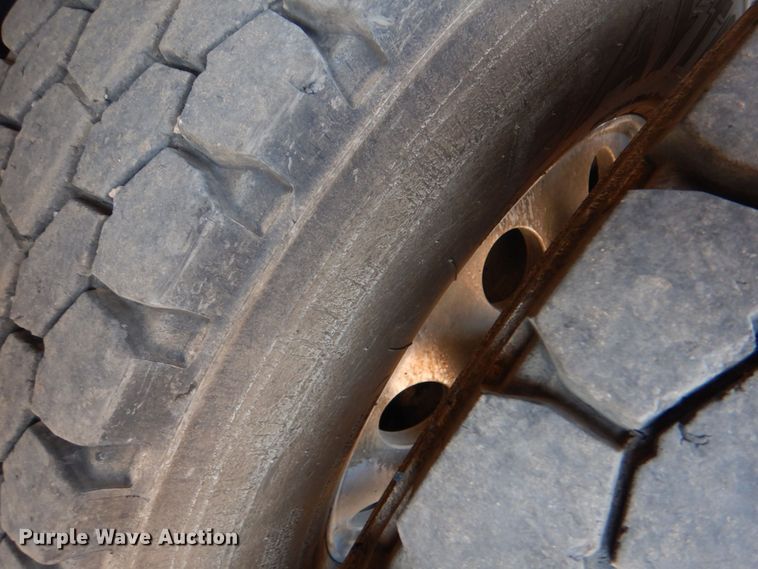 image for item KJ9857 1998 Peterbilt 379  semi truck