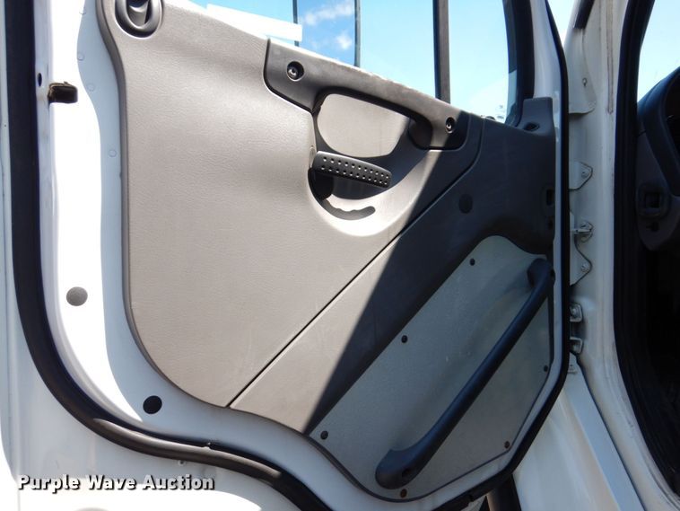 image for item KR9146 2005 Freightliner Business Class M2  delivery truck